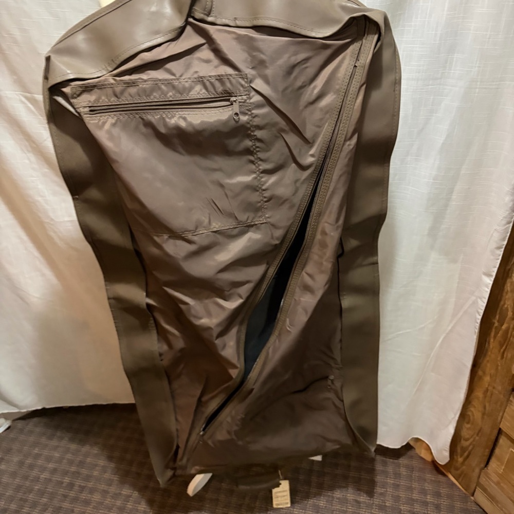 Vintage tapestry & faux leather garment/travel bag - Picture 4 of 5
